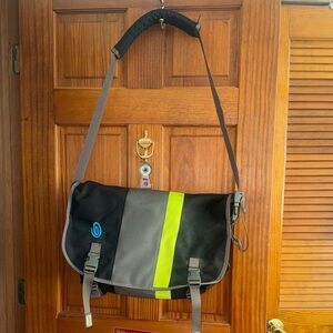 Timbuk2 messenger bag black green grey
 17” x 10”